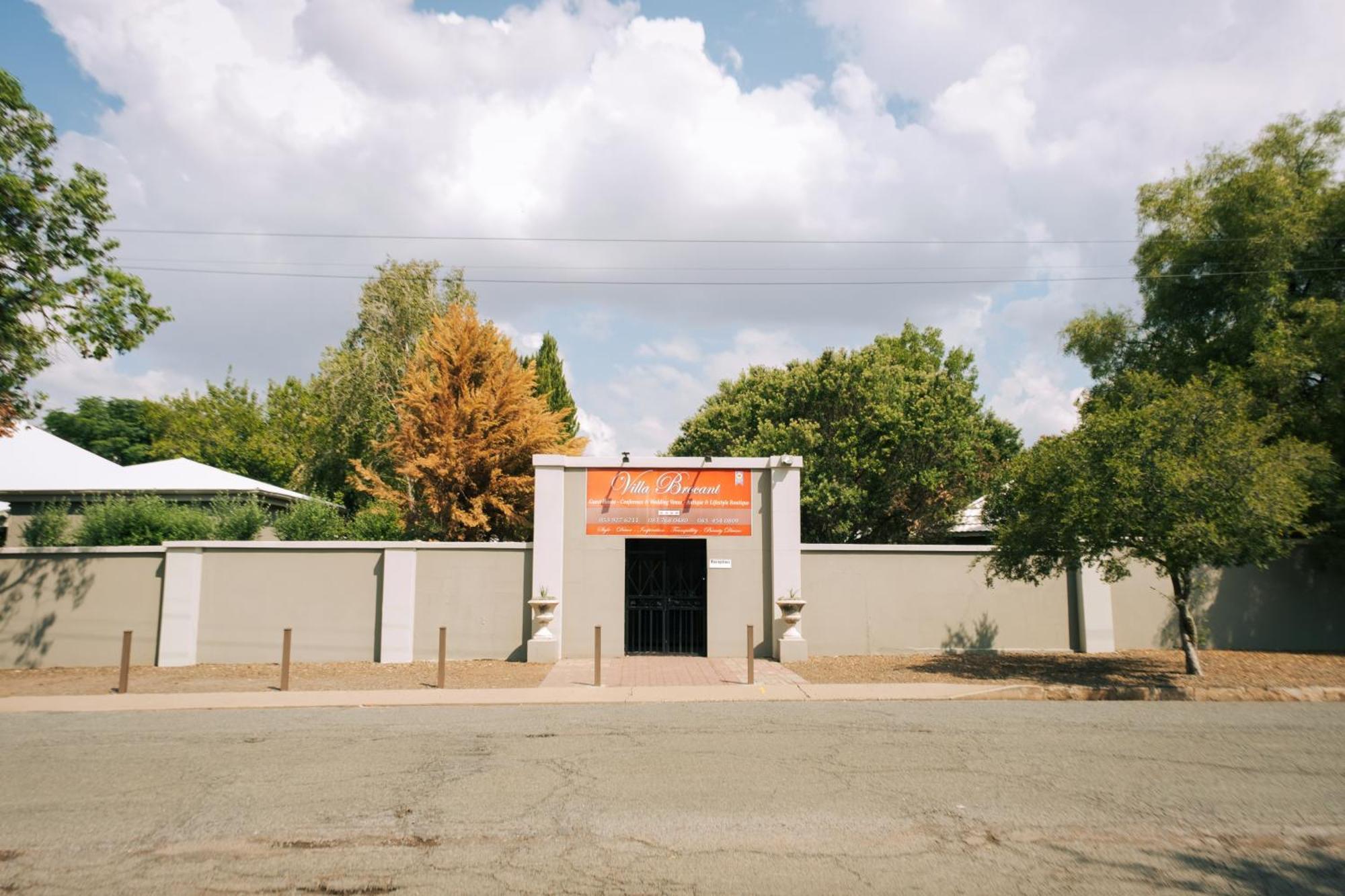 Villa Brocant Guest House Vryburg Exterior foto