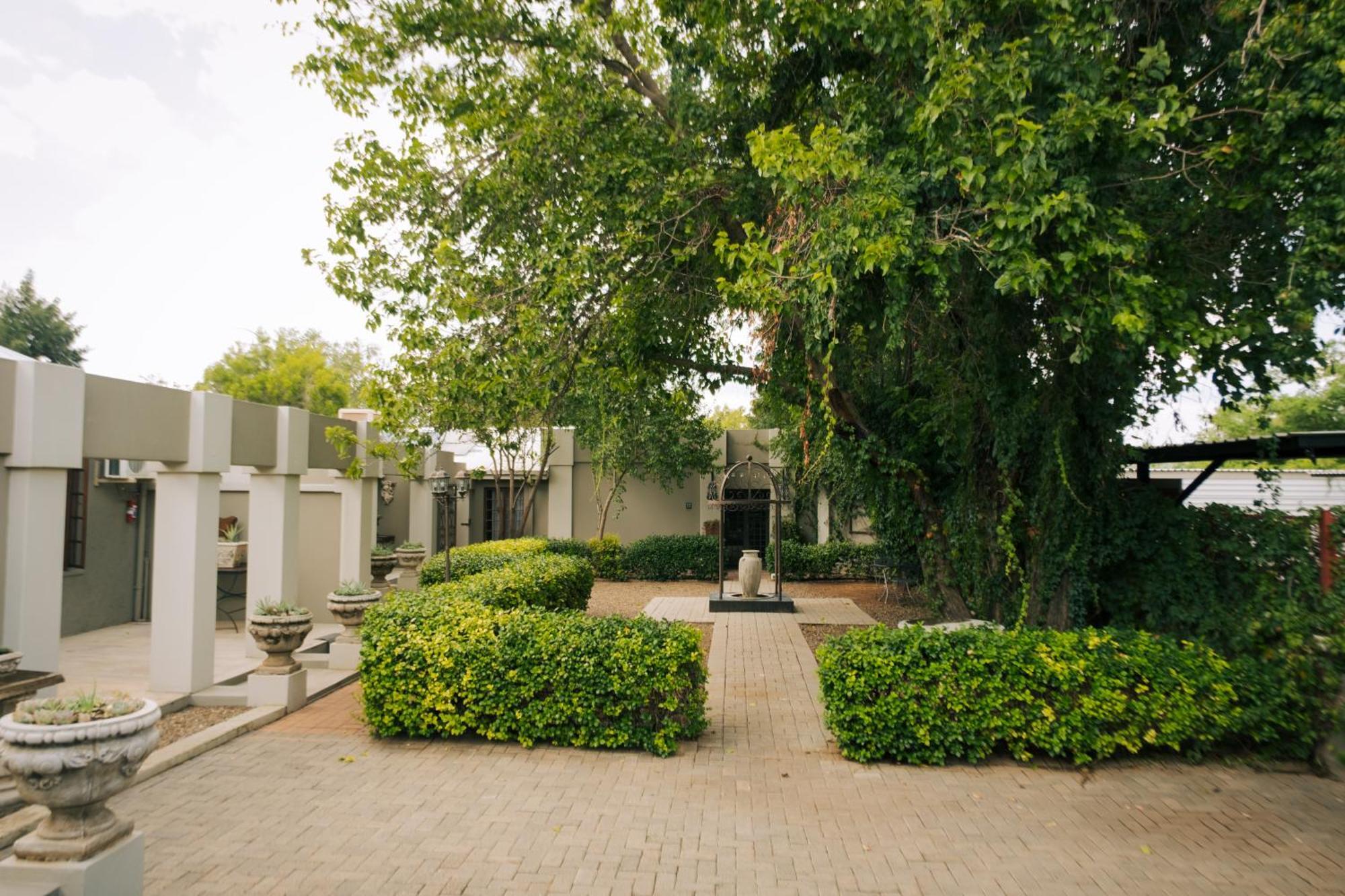 Villa Brocant Guest House Vryburg Exterior foto