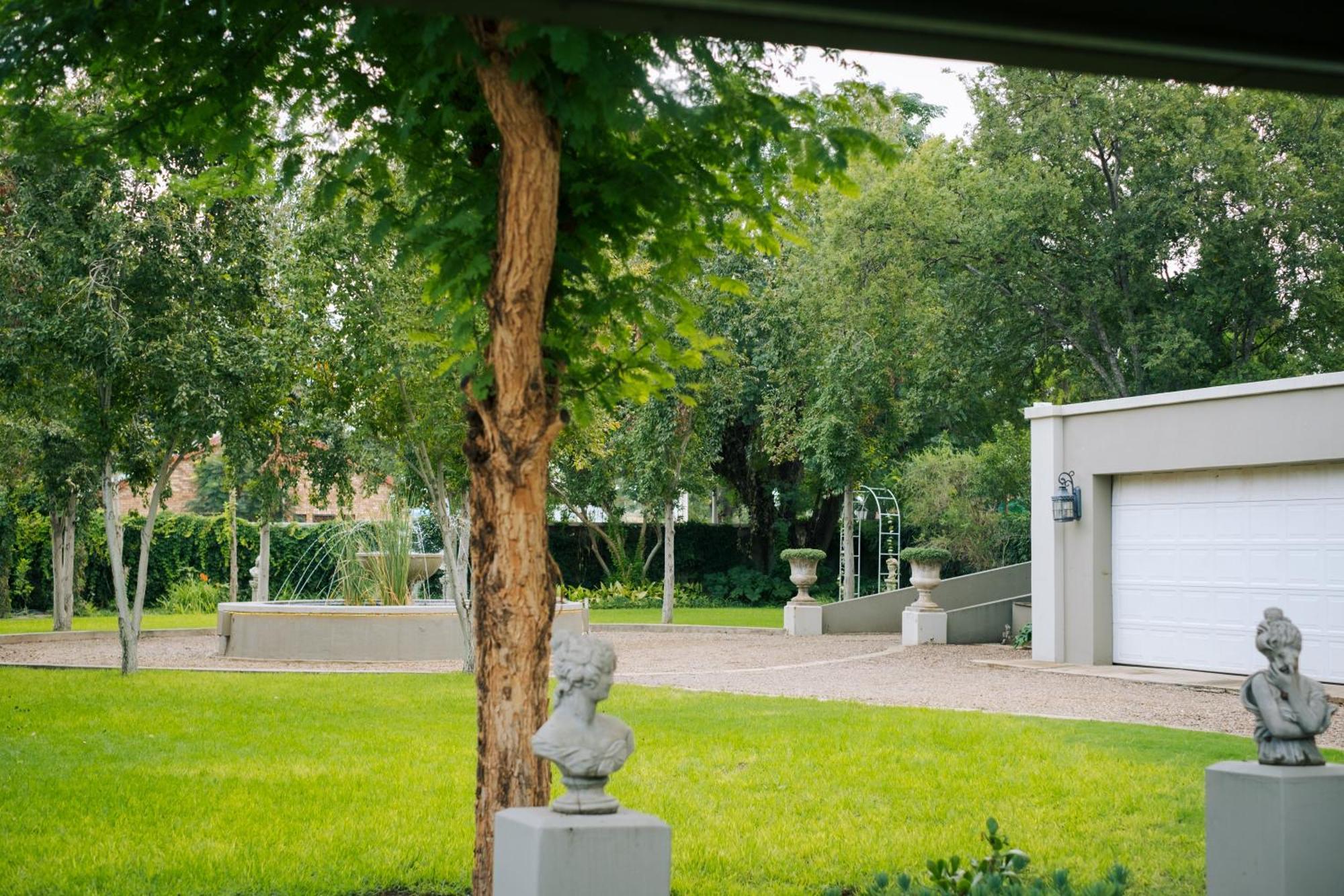 Villa Brocant Guest House Vryburg Exterior foto